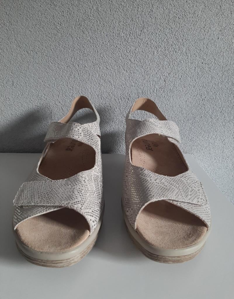 Durea sandalen met sleehak maat 8 (42) wijdte G, Kleding | Dames, Schoenen, Durea, Beige, Nieuw, Sandalen of Muiltjes