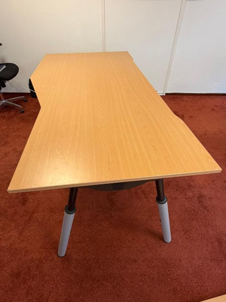 Groot ergonmisch bureau 200 cm Gratis afhalen, Huis en Inrichting, Bureaus, Ophalen, Gebruikt, 100 cm, In hoogte verstelbaar