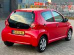 Toyota Aygo 1.0-12V 5DEURS JAAR APK-BOEKJES-NAP, Voorwielaandrijving, Stof, Gebruikt, Zwart