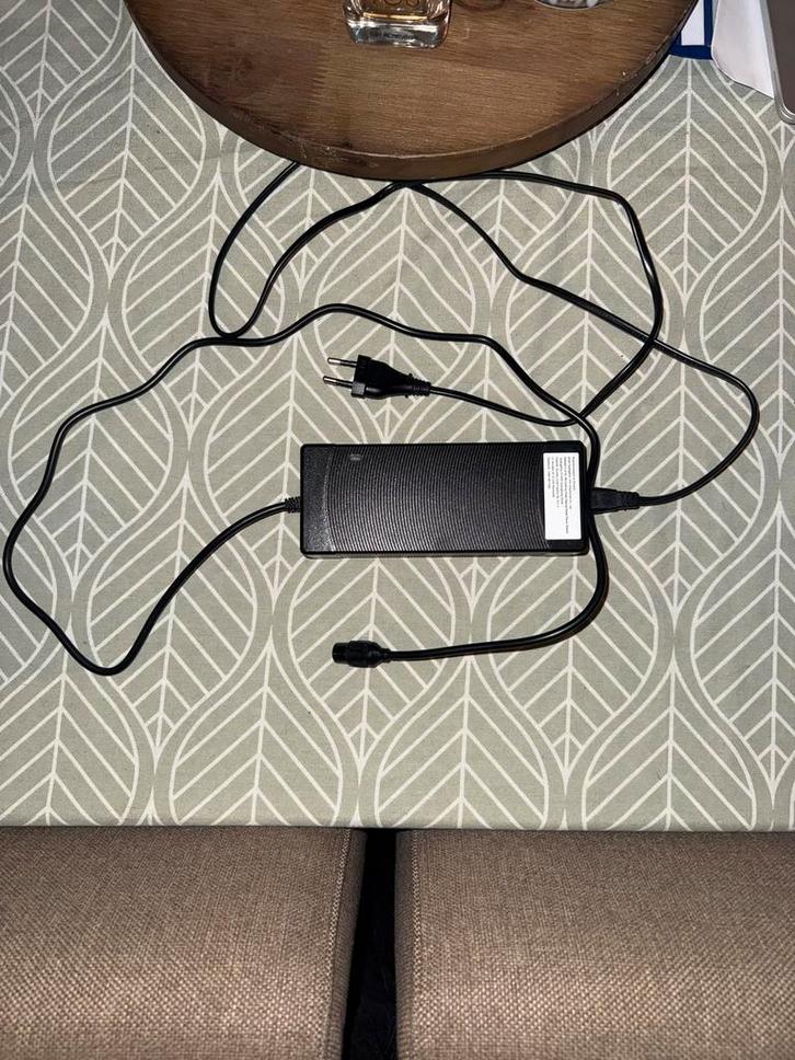 Fatbike lader v20 - Zo goed als nieuw, Fietsen en Brommers, Fietsaccessoires | Fietsaccu's, Zo goed als nieuw, Ophalen of Verzenden