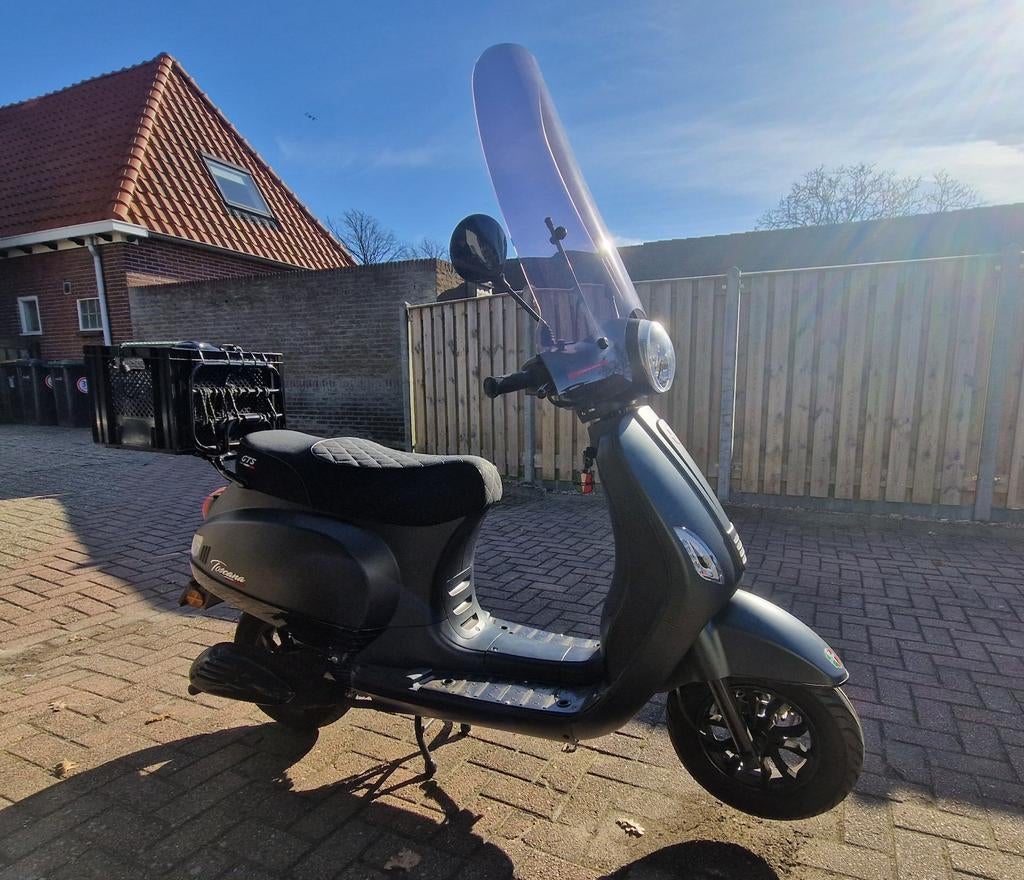 GTS Toscana scooter 2021., Fietsen en Brommers, Scooters | Overige merken, Ophalen, Zo goed als nieuw, Benzine