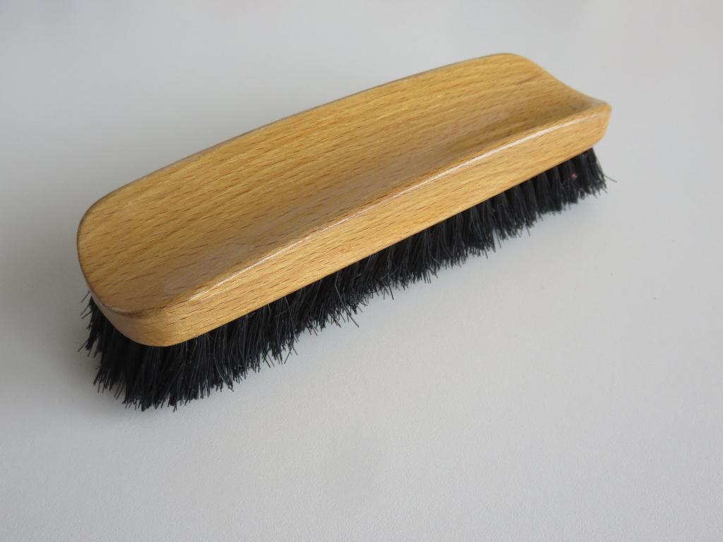 Gelakte houten kledingborstel kleerborstel, Ophalen of Verzenden, Gedragen