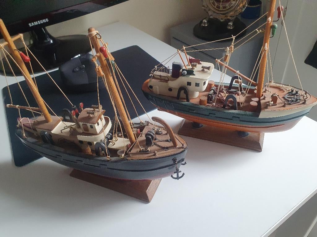 2 modelboten visserschepen Martha, Hobby en Vrije tijd, Modelbouw | Boten en Schepen, Ophalen, Zo goed als nieuw, 1:32 tot 1:50