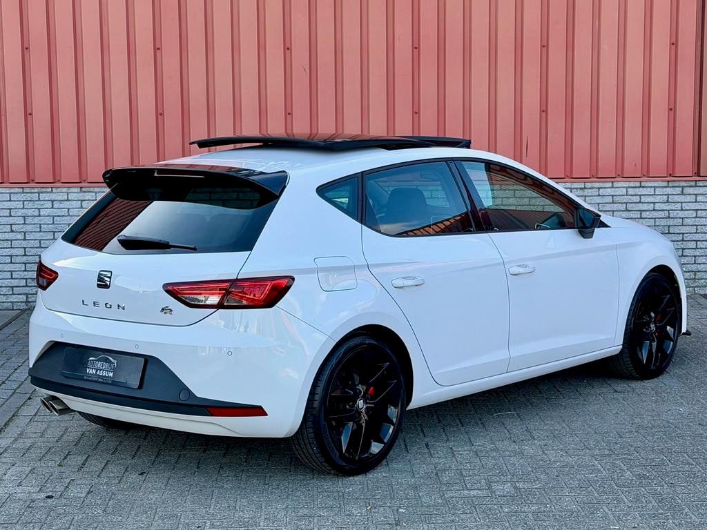 Seat Leon 1.8 TSI FR Pano Leer Seatsound Cruise PDC Stoelvw, Gebruikt, Zwart, 4 cilinders, Leon