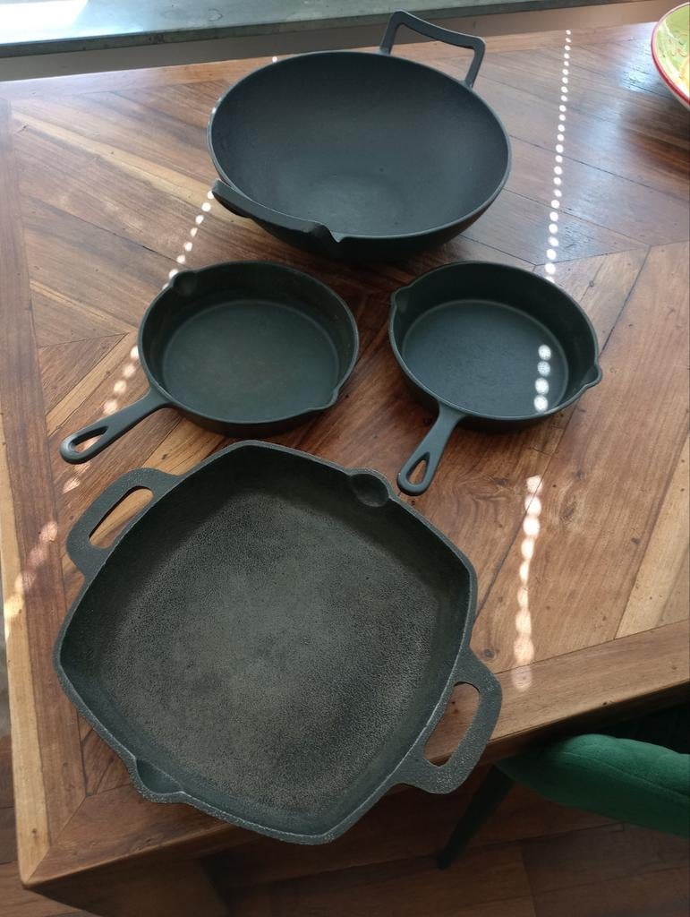 Gietijzeren bak/wok set., Huis en Inrichting, Keuken | Potten en Pannen, Ophalen, Gebruikt, Gietijzer, Koekenpan of Braadpan