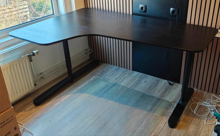 IKEA BEKANT Hoekbureau Zwart, Huis en Inrichting, Bureaus, Zo goed als nieuw, Bureau, Elektrisch, In hoogte verstelbaar, Ophalen