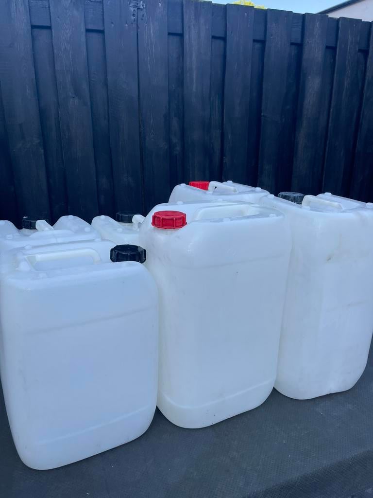 Jerrycans 25 L en 20 L, Ophalen, Zo goed als nieuw