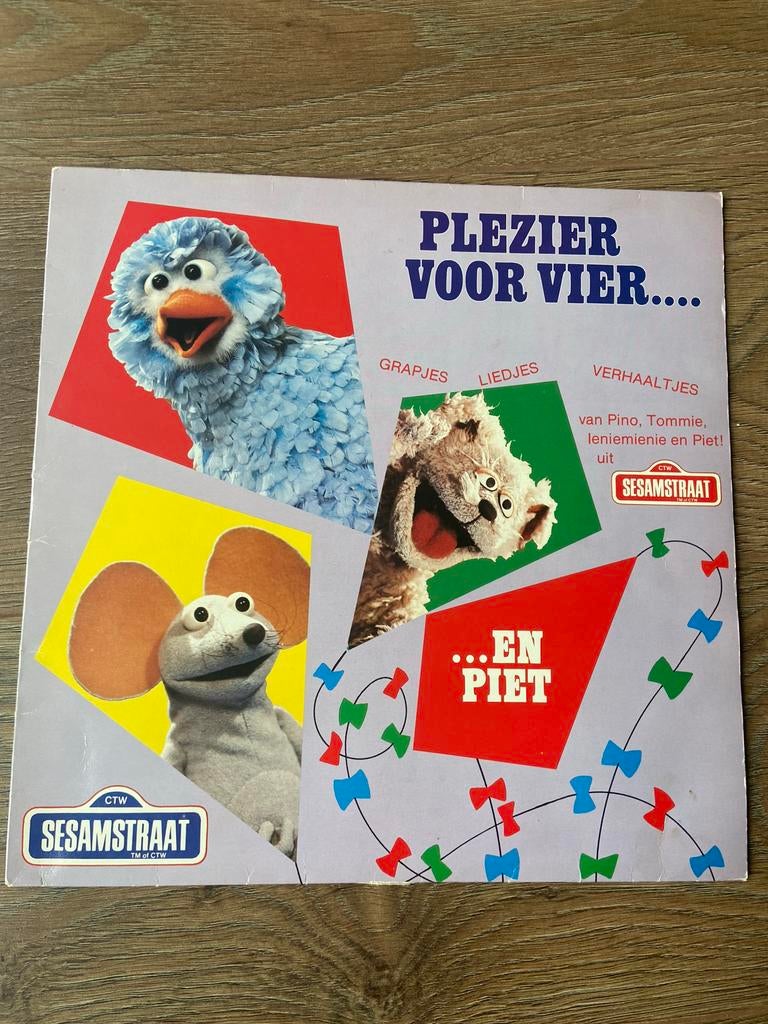 Vinyl lp sesamstraat Plezier voor vier, Cd's en Dvd's, Vinyl | Kinderen en Jeugd, Ophalen, Gebruikt, Verhaal of Sprookje, 6 tot 9 jaar