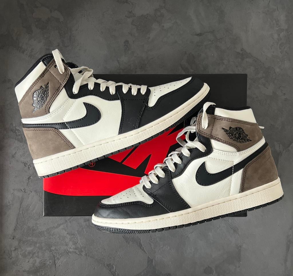 Air Jordan 1 High “Mocha” 42, Ophalen of Verzenden, Zo goed als nieuw, Bruin