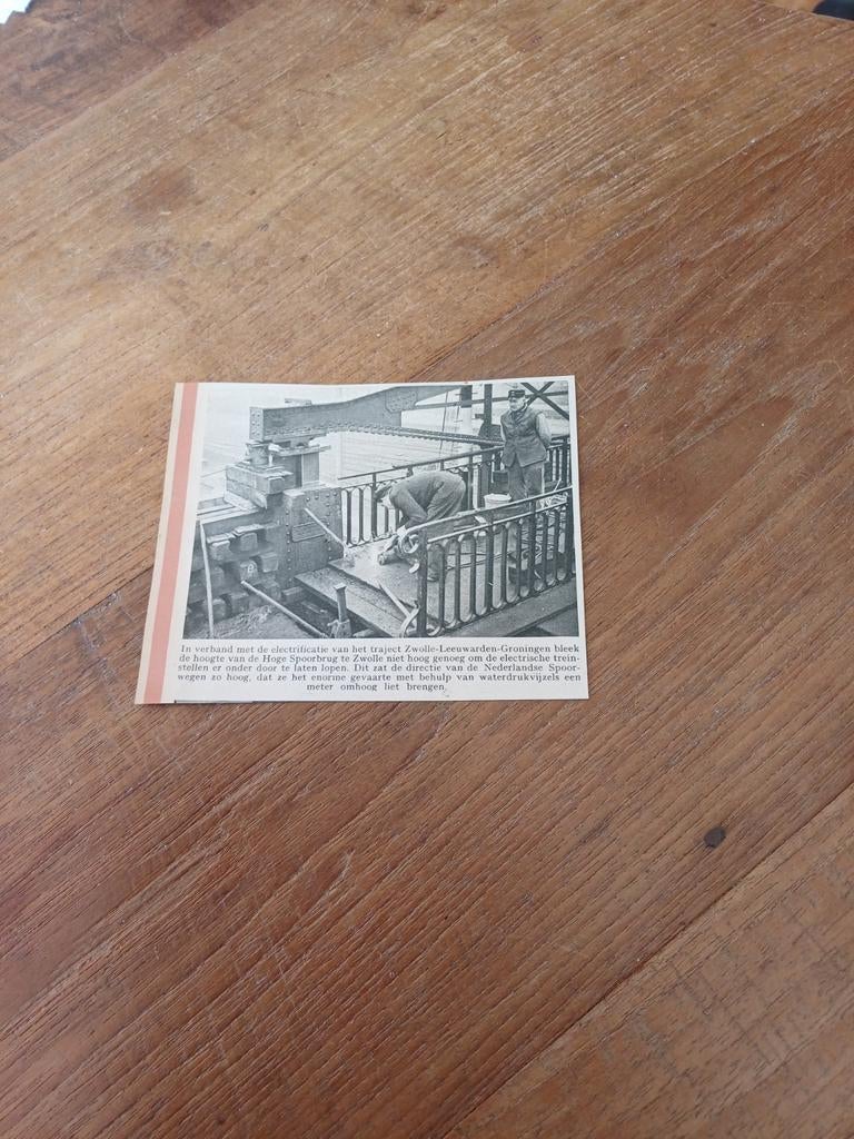 Knipsel verhoging treinbrug Zwolle 1951, Ophalen of Verzenden, Gebruikt, Trein, Overige typen