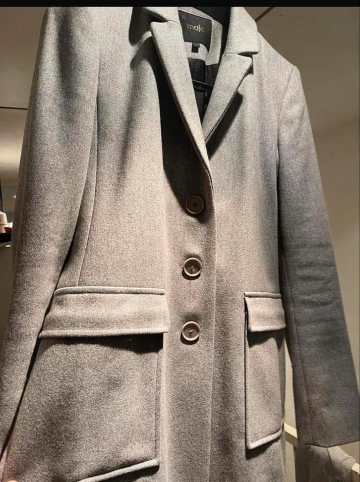 Maje Winterjas Maat 40 - Stijlvol en Warm, Kleding | Dames, Jassen | Winter, Gedragen, Maat 38/40 (M), Grijs, Ophalen of Verzenden