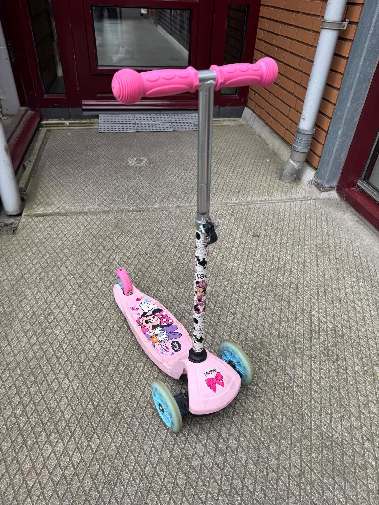 step voor kleine meisjes, Ophalen, Gebruikt, Minder dan 16 inch, Minnie Mouse