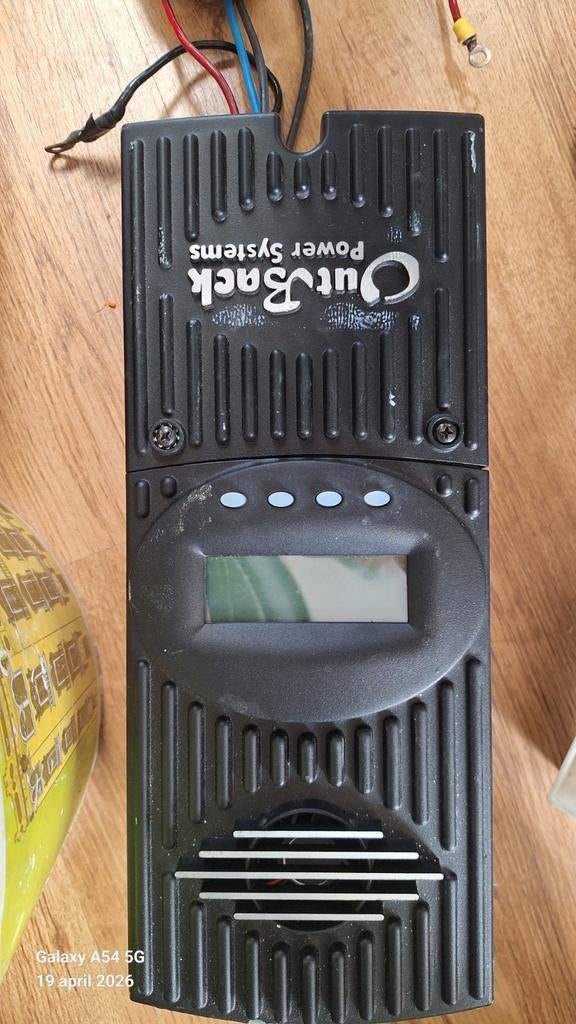 Outback MPPT 80 Spanningsregelaar voor 12 Zonnepanelen, Ophalen of Verzenden