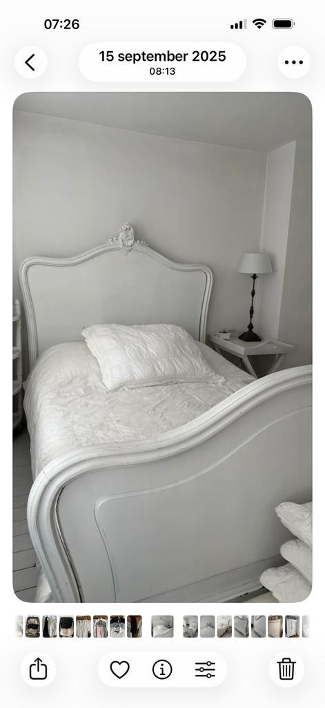 Vintage wit bed met sierlijke kuif - Eenpersoons, Huis en Inrichting, Slaapkamer | Bedden, Ophalen, Gebruikt, 90 cm, Wit