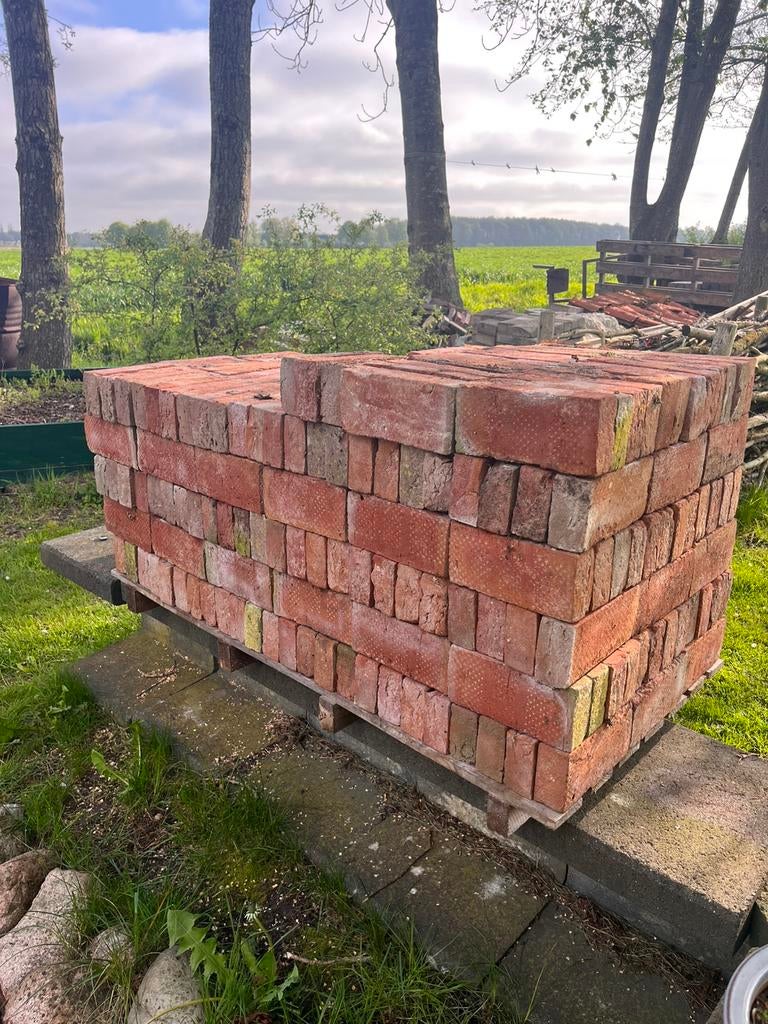 Gratis aftehalen partij stenen, Doe-het-zelf en Verbouw, Metselstenen, Ophalen, Zo goed als nieuw, Bakstenen