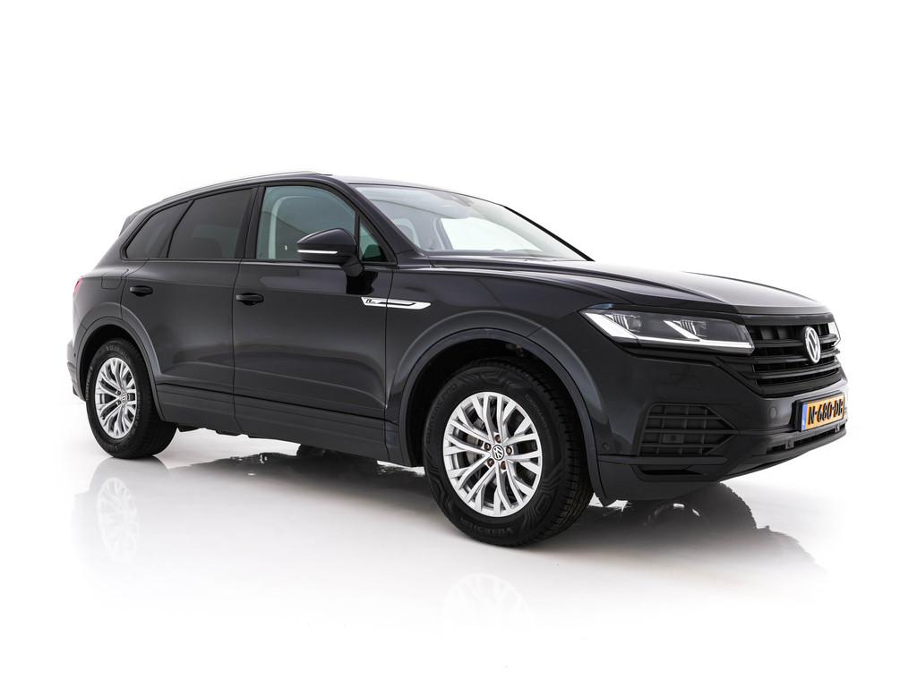 Volkswagen Touareg 3.0 TDI R-Line (INCL-BTW) Aut. *LEATHER |, Automaat, Gebruikt, 241 €/maand, Zwart