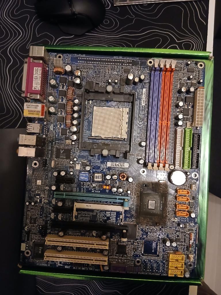 Retro Gigabyte GA-K8N Pro-SLI Mobo + Doos & I/O Shield, Ophalen of Verzenden, DDR, ATX, Niet werkend