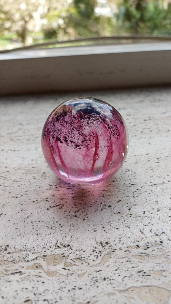 Vintage presse papier Gränna Glasbruk kristal roze bol, Antiek en Kunst, Ophalen