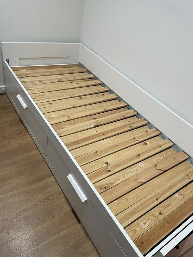 Logeerbed van Ikea type Brimnes met uitschuif functie, Kinderen en Baby's, Kinderkamer | Bedden, 85 tot 100 cm, Gebruikt, 180 cm of meer