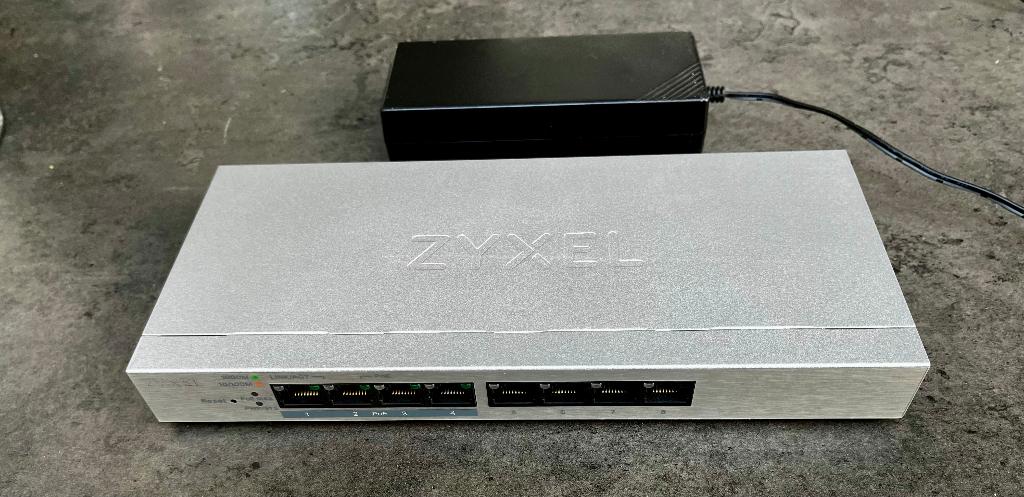Zyxel GS1200-8HP v2 – 8-poorts Gigabit PoE+ switch (managed), Computers en Software, Netwerk switches, Ophalen, Gebruikt