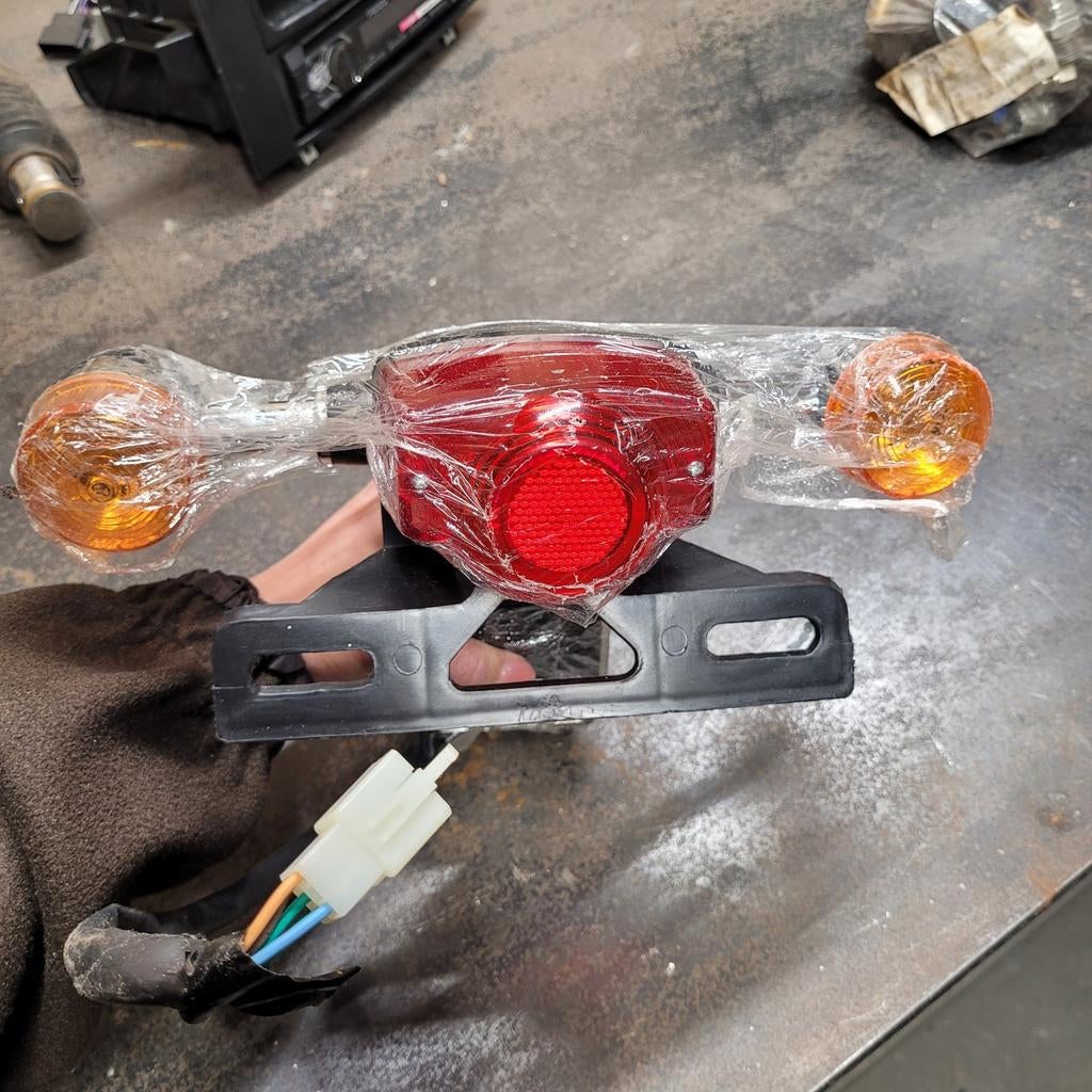 Achterlicht met knipperlicht voor Sym scooter, Ophalen