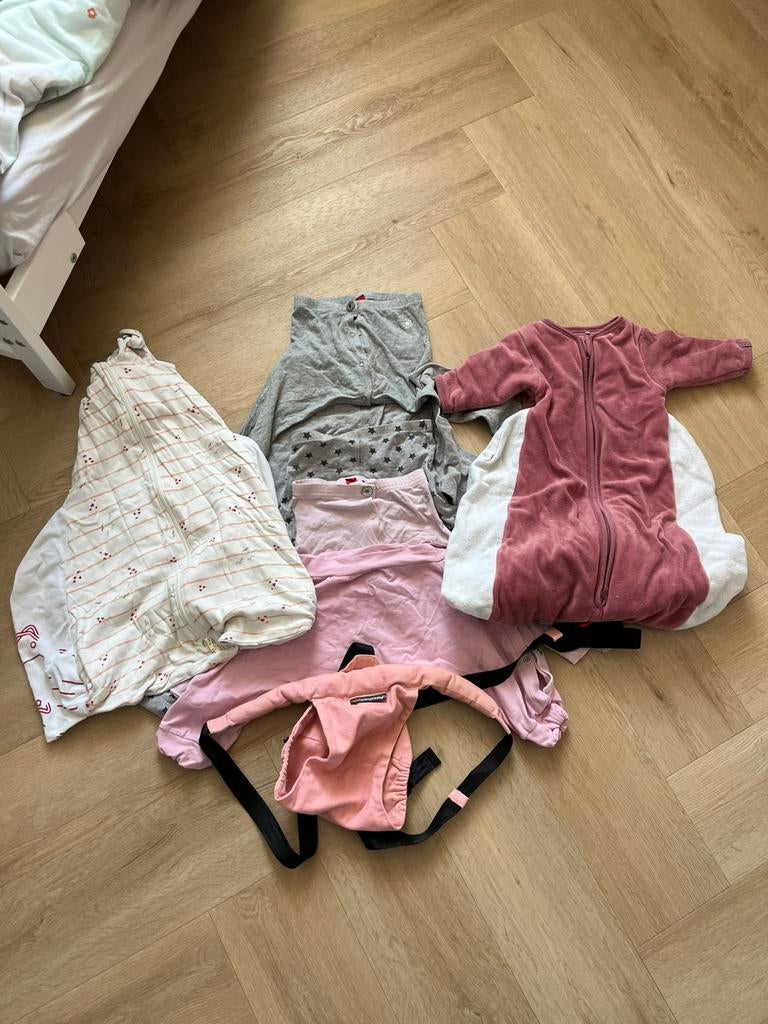5 broeken, 2 slaapzakken, tuigje voor baby met heupdysplasie, Kinderen en Baby's, Ophalen of Verzenden, Gebruikt, Jongetje of Meisje