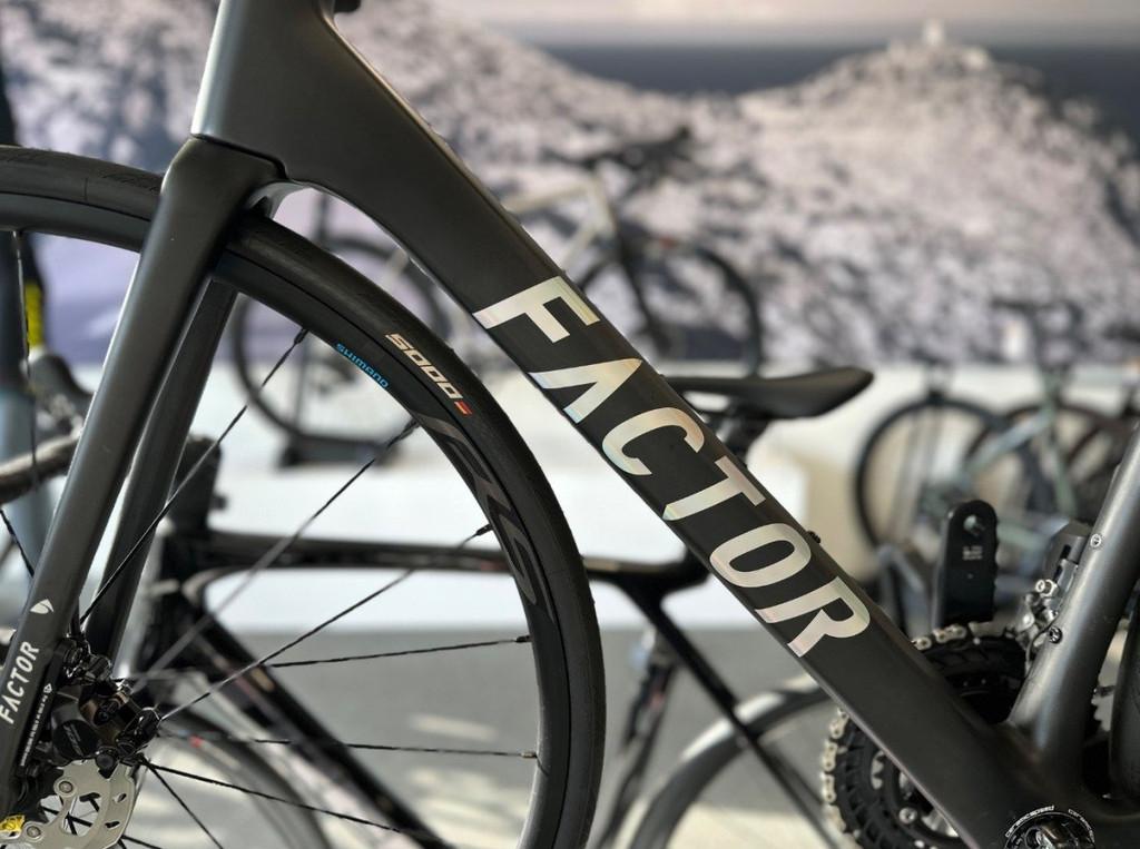 Factor O2 Carbon matt/ prism 58cm 2025, Overige merken, -, - 0
-, NL, Nieuw