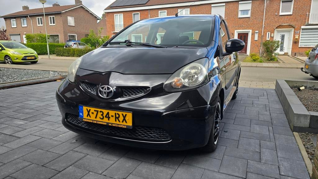 Toyota Aygo 1.0 12V Vvt-i 5DRS 2007 Zwart, Auto's, Toyota, Voorwielaandrijving, Stof, 4 stoelen, Handgeschakeld