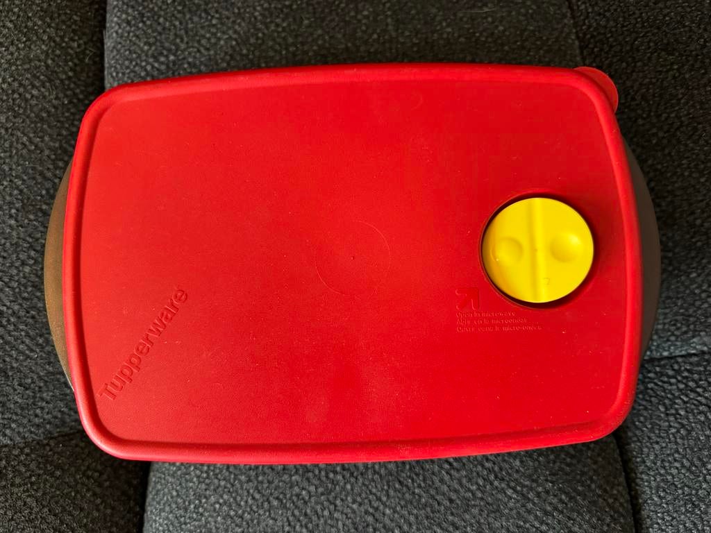 Tupperware Crystal Plus Magnetron Bak - Zo goed als nieuw, Ophalen of Verzenden, Zo goed als nieuw, Rood, Bak of Kom