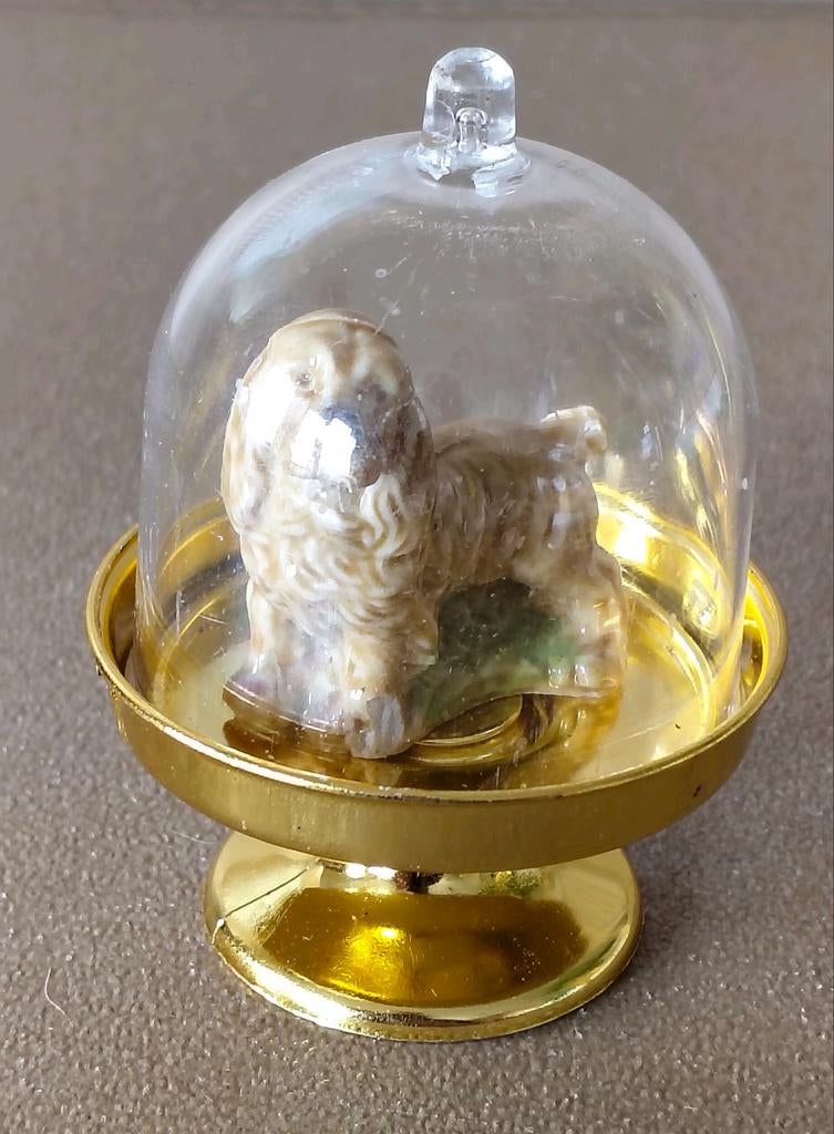 KUNSTSTOF MINI GOUDEN PLATEAU/STOLP MET HOND*POPPENHUIS, Verzenden, Zo goed als nieuw