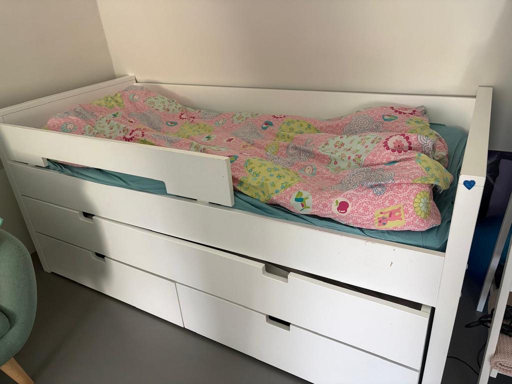 Stevig eenpersoons bed met logeerbed en lade, Kinderen en Baby's, Kinderkamer | Bedden, Ophalen, 85 tot 100 cm, Gebruikt, Lattenbodem