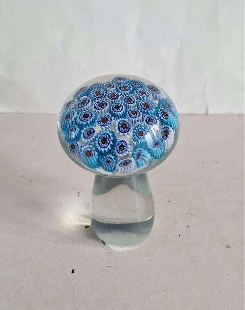 Murano Millefiori glazen mushroom presse-papier lichtblauw., Ophalen of Verzenden