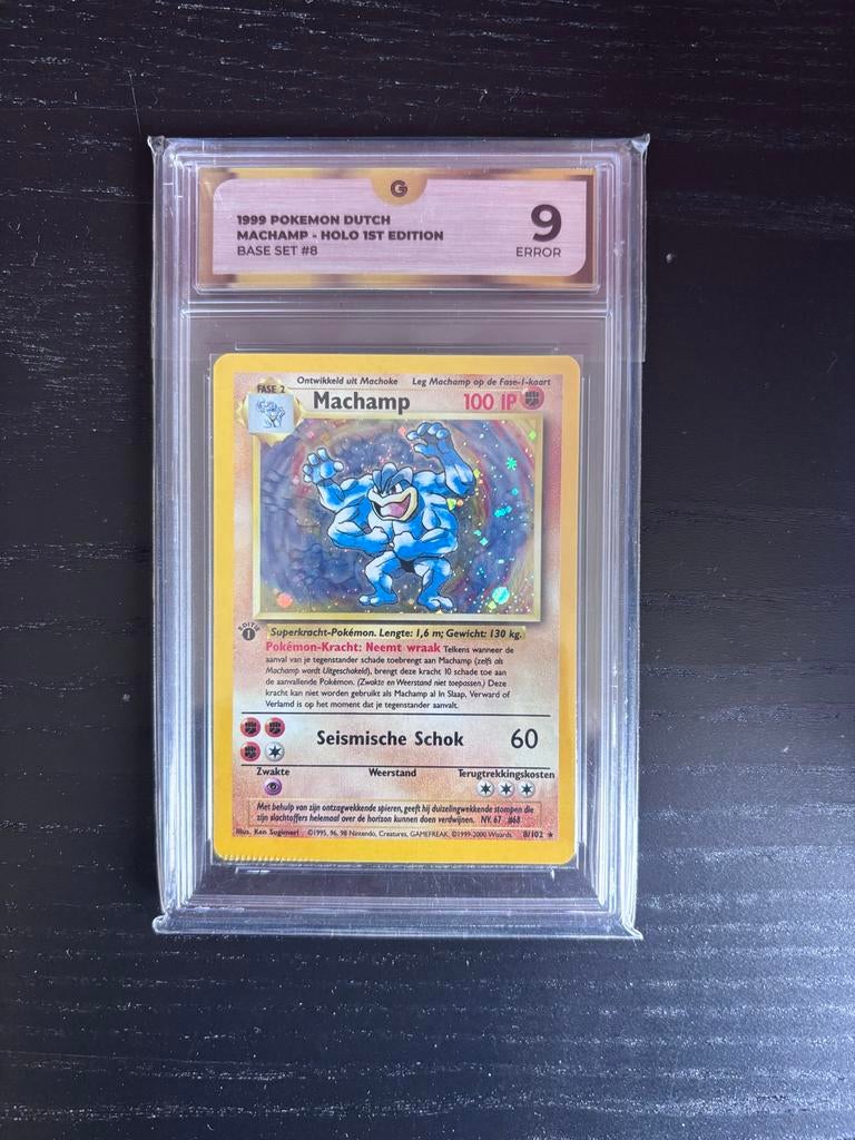 Pokémon Machamp Holo 1st Edition Base Set #8 Graded 9 ERROR, Hobby en Vrije tijd, Ophalen of Verzenden, Zo goed als nieuw, Losse kaart