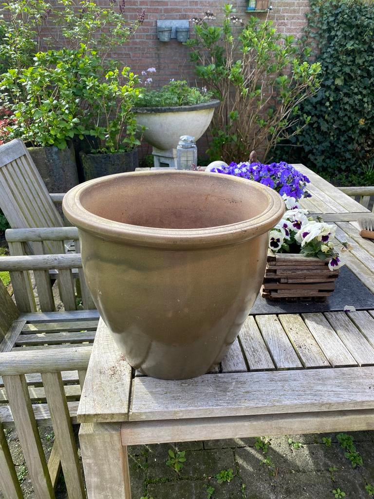 Opruiming Grote ronde terracotta pot te koop., Tuin en Terras, Ophalen of Verzenden, Zo goed als nieuw, Rond, Minder dan 40 cm