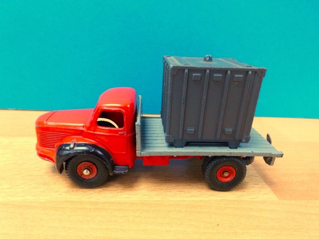 Dinky Toys No. 36b Berliet truck met container en schuifdeur, Ophalen of Verzenden, Zo goed als nieuw, Bus of Vrachtwagen, Dinky Toys