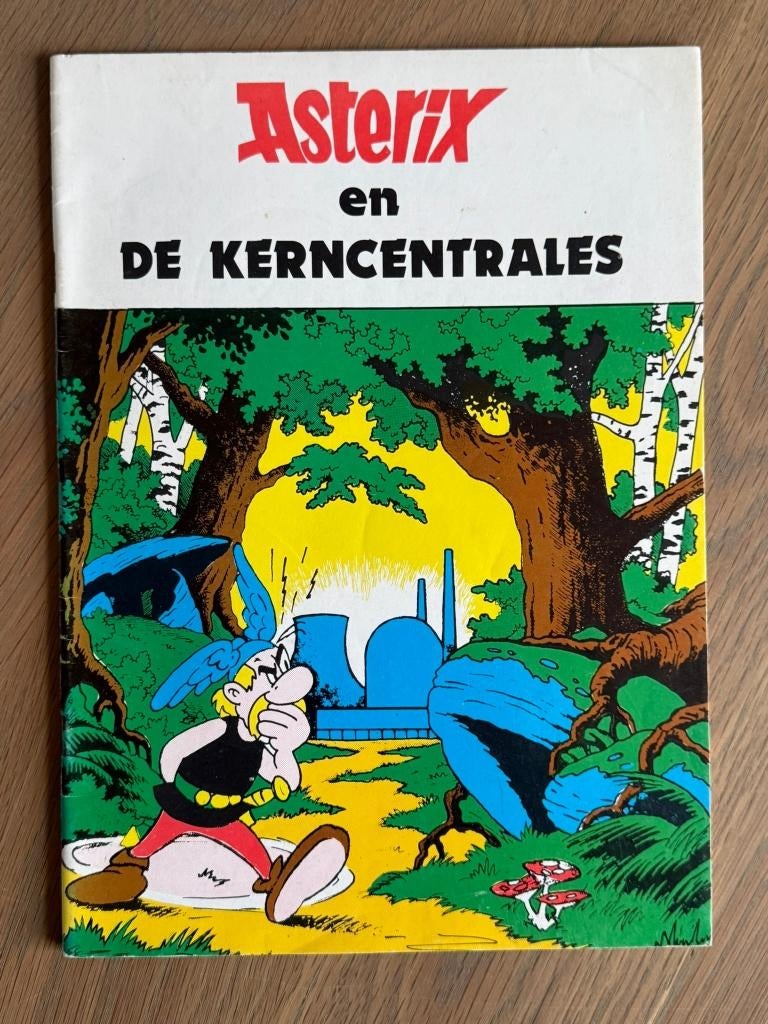Asterix en de Kerncentrales - Parodie strip 1981, Boeken, Stripboeken, Eén stripboek, Ophalen of Verzenden, Zo goed als nieuw
