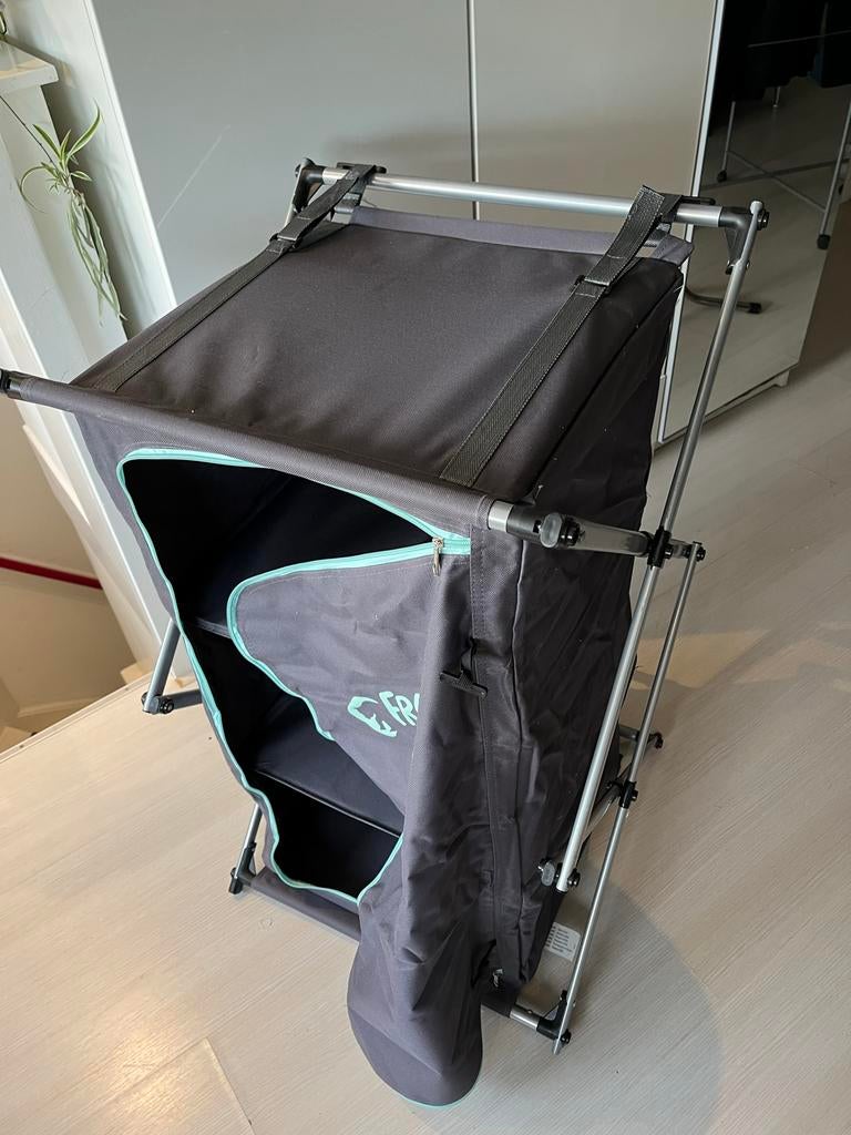 Opvouwbaar campingkastje Froyak - 90 cm hoog, ongebruikt, Caravans en Kamperen, Kampeermeubelen, Ophalen of Verzenden, Zo goed als nieuw
