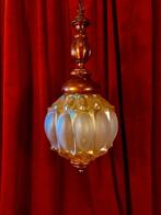 Vintage jaren'50 - HERDA hanglamp-Satijnglas Amber met hout, Art Nouveau, Gebruikt, Overige typen, Overige fittingen