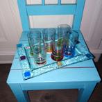 6 gekleurde likeurglaasjes op bewerkt glazen plateautje, Huis en Inrichting, Ophalen, Glas of Glazen, Overige stijlen, Glas