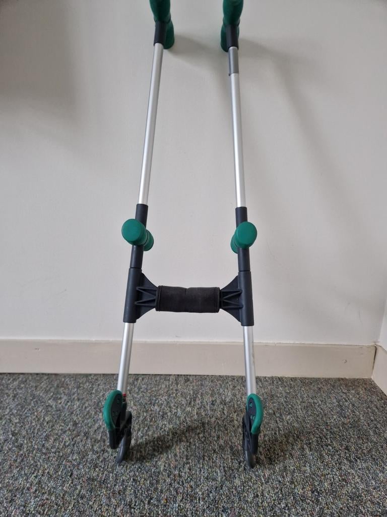 Handylegs aan en uittrek hulp voor steunkousen., Ophalen