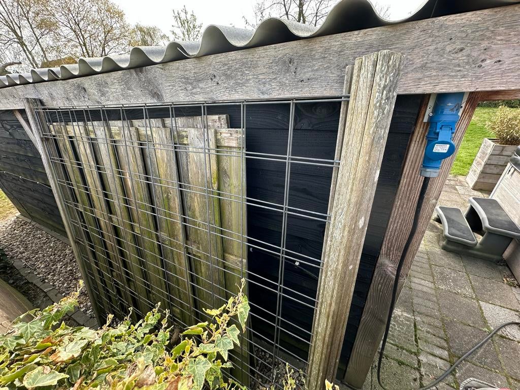 Bijna gratis; Tuinschermen en metalen gaasschermen met palen, Ophalen, Gebruikt, Hout, Tuinhek