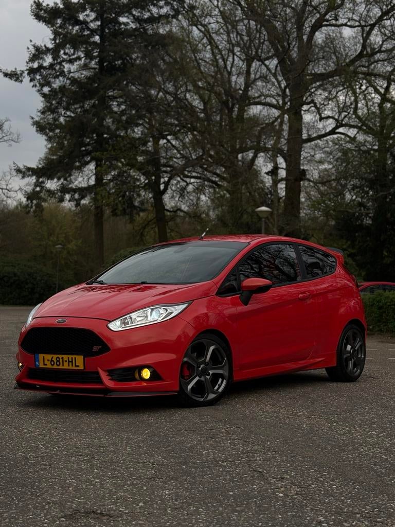 Ford Fiësta 1.6 ST, Voorwielaandrijving, 1596 cc, 1063 kg, 4 cilinders
