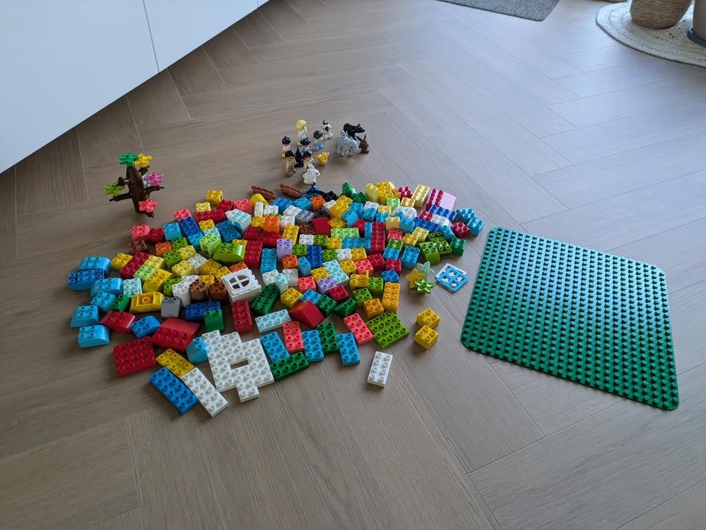 Grote partij Duplo met grondplaat en figuren, Ophalen of Verzenden