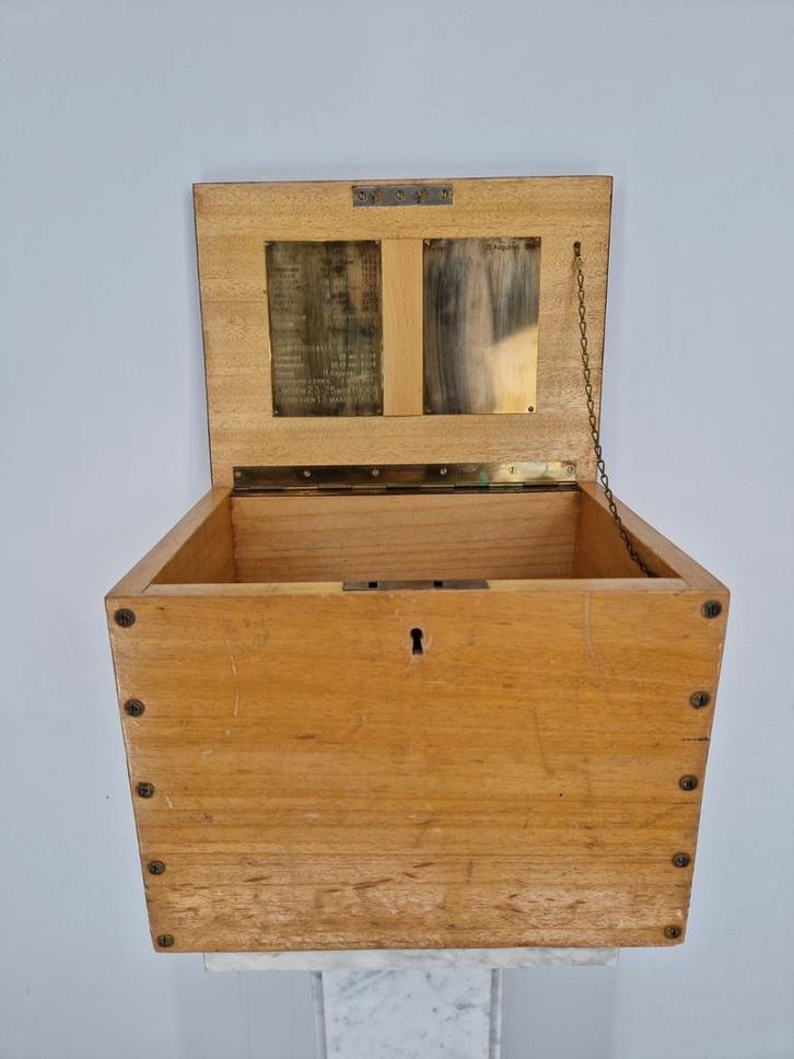 Ceremoniële Delfts Aardewerk Wijnkruik met kist/locatie, Antiek en Kunst, Antiek | Woonaccessoires, Ophalen of Verzenden