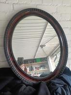 Ronde spiegel met klassieke rood-zwarte lijst, Huis en Inrichting, Woonaccessoires | Spiegels, Gebruikt, Rond, Ophalen of Verzenden