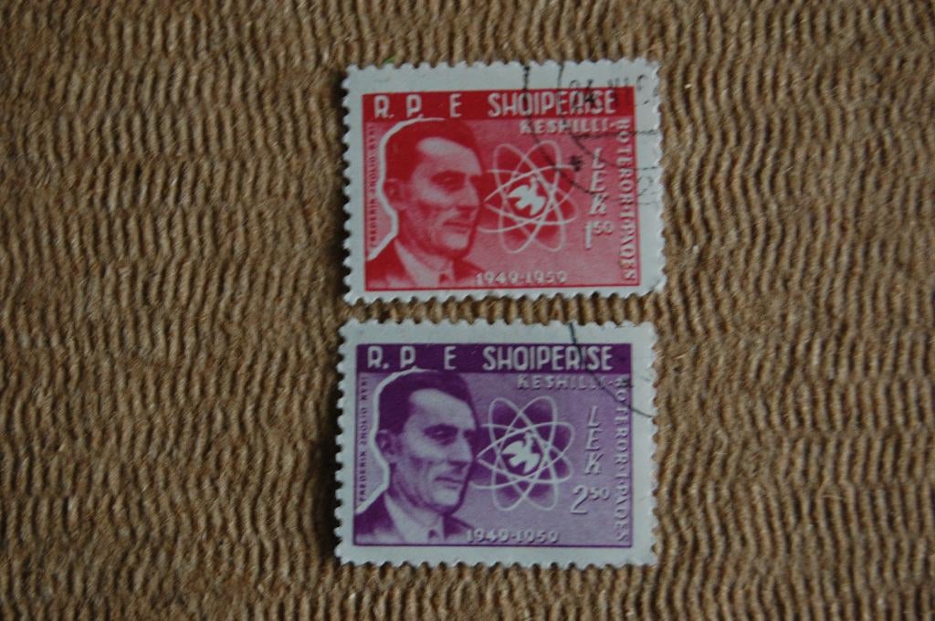 2 POSTZEGELS uit ALBANIE   1940/50, Ophalen of Verzenden, Overige landen, Gestempeld