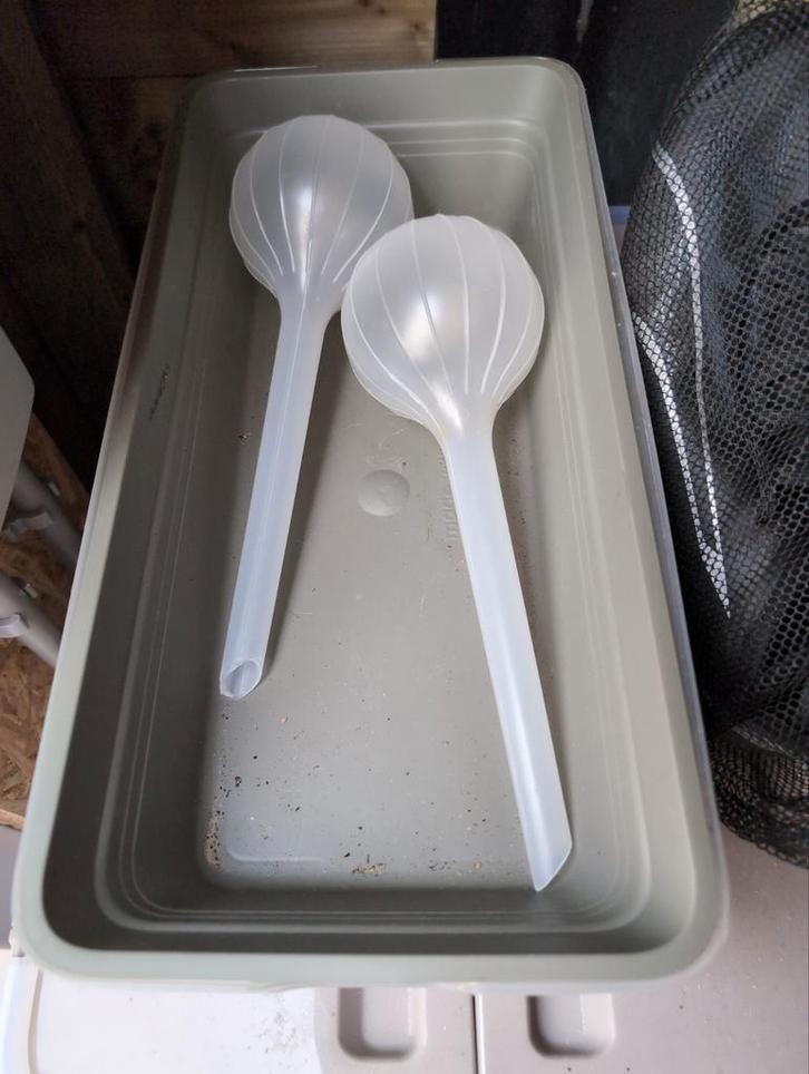 2 Kweekbakjes met 2 Waterbolletjes, Tuin en Terras, Kweekspullen, Gebruikt, Kweekbak, Ophalen of Verzenden