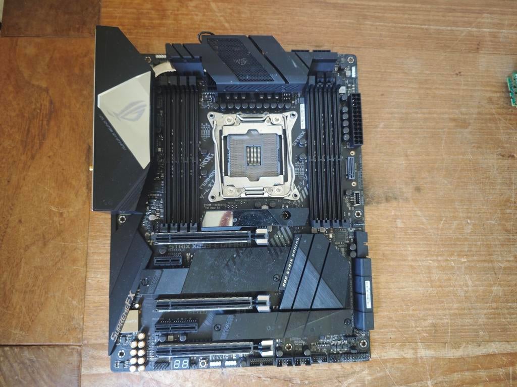 ASUS ROG Strix X299-E Gaming II Moederbord (defect), Computers en Software, Moederborden, Niet werkend, Intel, DDR4, Ophalen of Verzenden