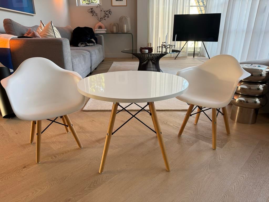 Set van 2 kinder kuipstoelen en tafel - wit/hout, Kinderen en Baby's, Ophalen, Gebruikt, Tafel(s) en Stoel(en)