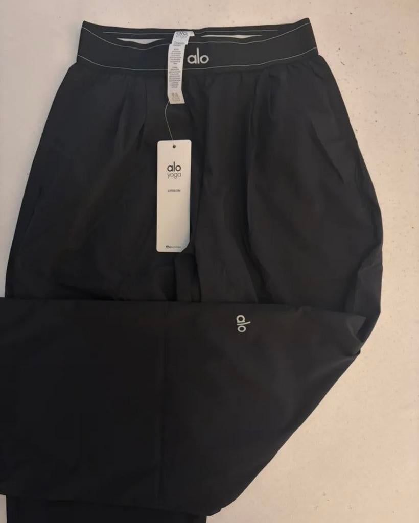 Alo yoga broek, Kleding | Dames, Broeken en Pantalons, Ophalen of Verzenden, Nieuw, Maat 36 (S), Zwart